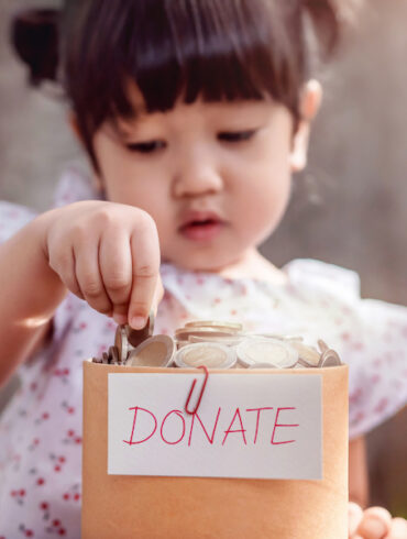 10 Selfless Gifts Your Kids Can Give This Christmas