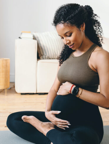 Safe and Easy Exercises for Pregnant Women: Tips and Tricks